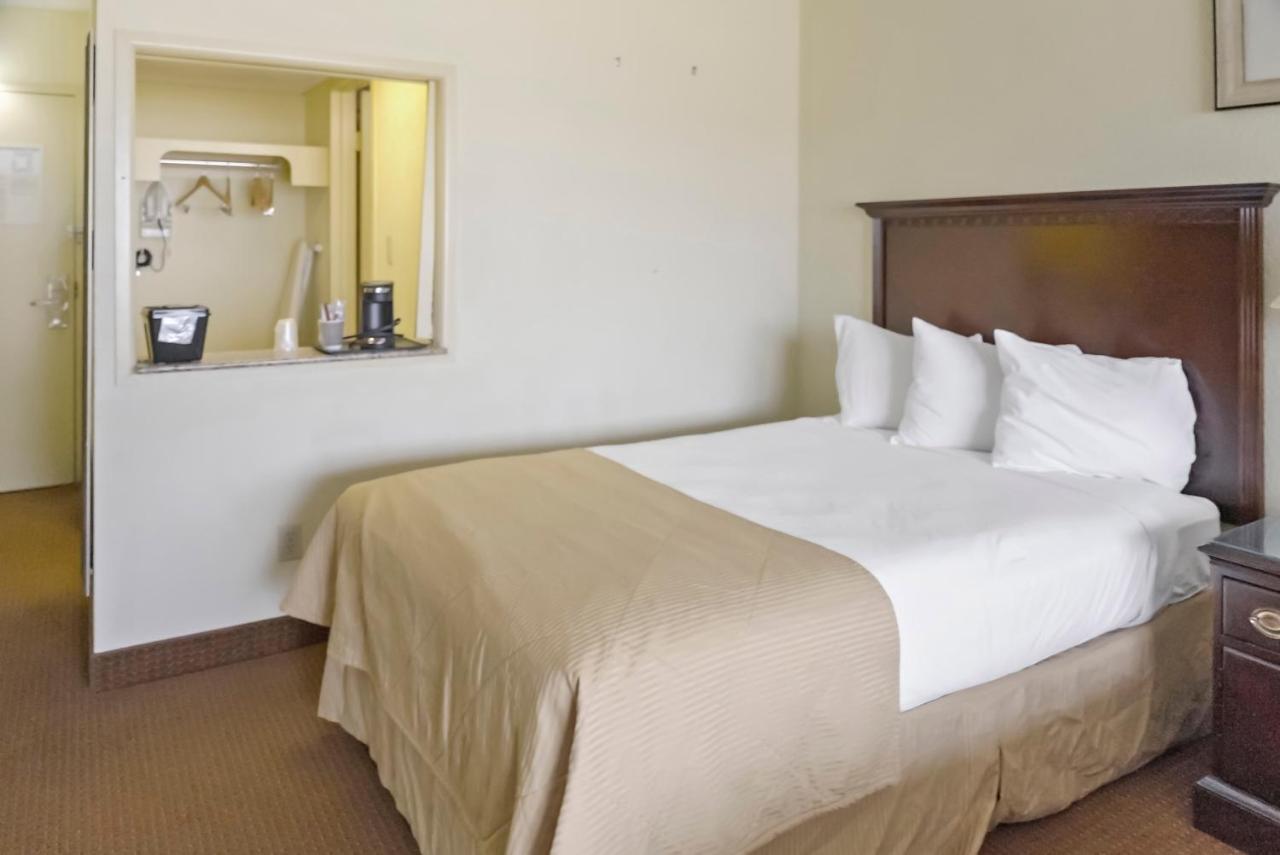 Economy Hotel Plus Wichita Exterior photo